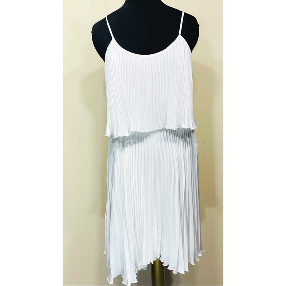 Never worn Cache tiered pleated hi-low midi dress size L - Picture 1 of 7